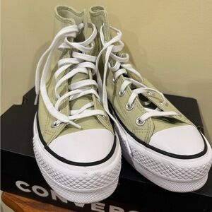 Like new platform chucks size 8